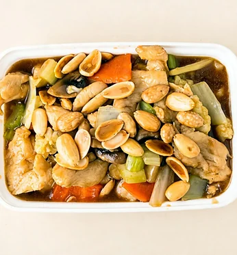 Diced chicken with almonds and vegetables